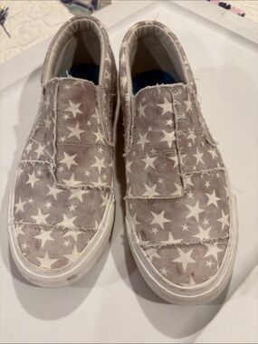 Blowfish Kids Slip-On Star Canvas Sneakers in Light Gray and White